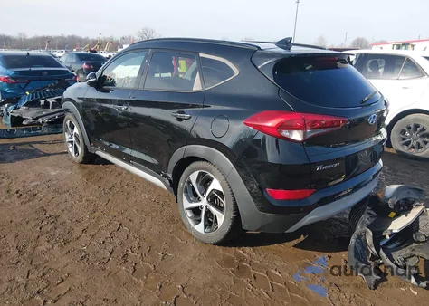 2017 Hyundai Tucson Limited z USA, uszkodzony, nr VIN KM8J33A22HU281943